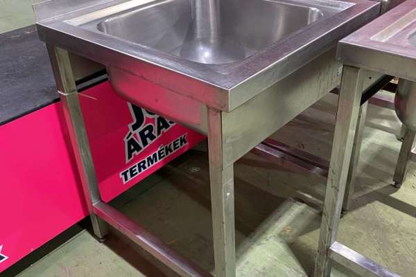 Rozsdamentes egymedencés mosogató termékképek