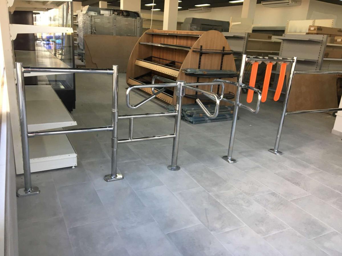 Wanzl Vevőbeengedő forgókereszt, kocsibeengedő – termékfotó hátulról