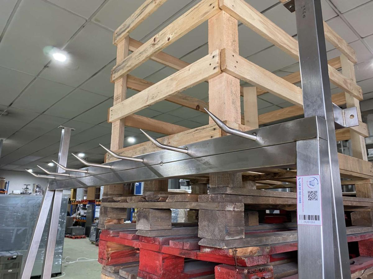 Rozsdamentes öntartó rénvas különböző mértekben – termékfotó elölnézet