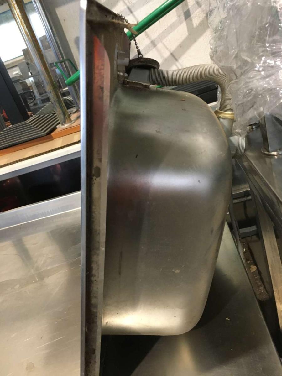 Rozsdamentes beépíthető kézmosó medence – termékfotó hátulról