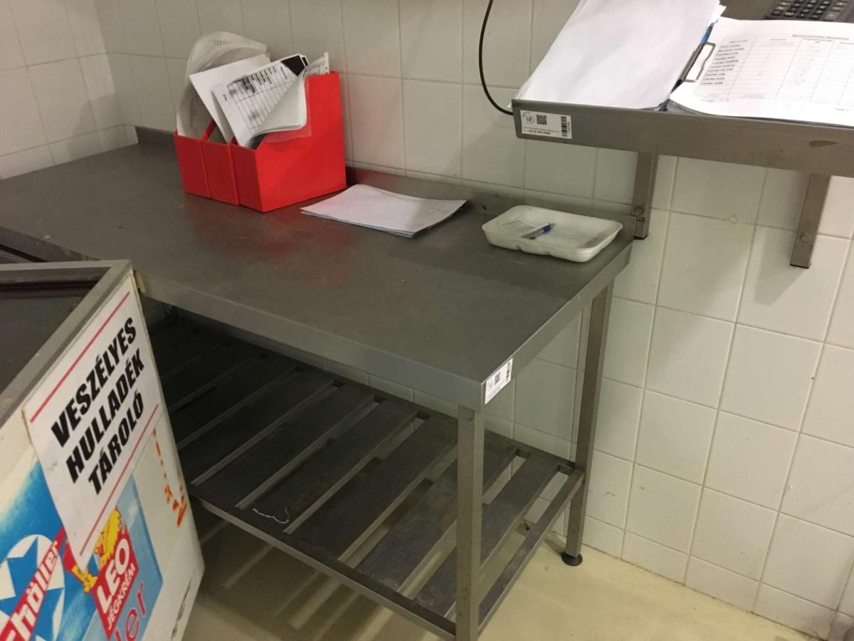 Rozsdamentes munkaasztal 150*60 – termékfotó elölnézet