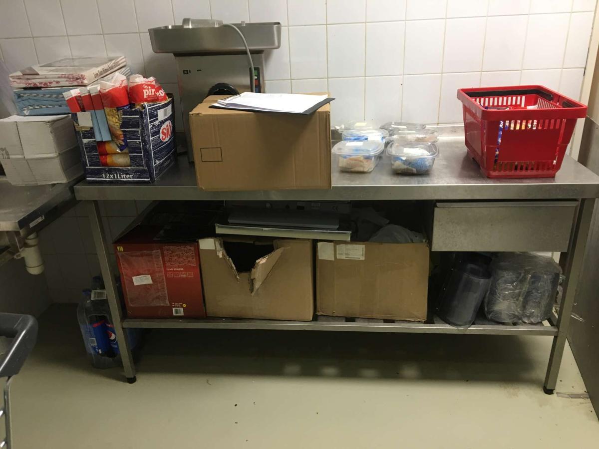 Rozsdamentes munkaasztal 170*60 – termékfotó elölnézet