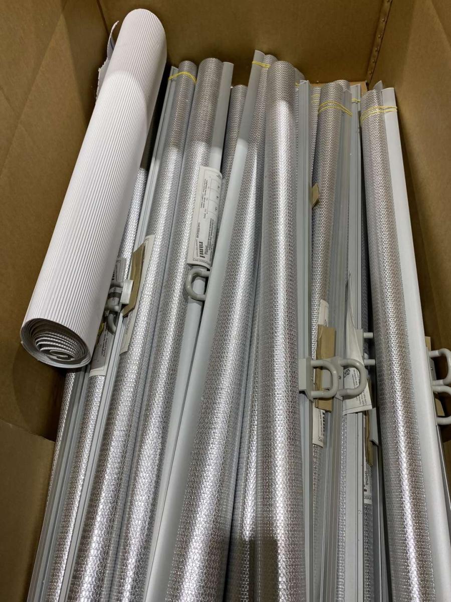 Éjszakai roló fali hűtőbútorokhoz – termékfotó jobb oldalról