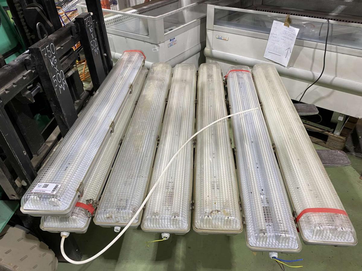 T8 fénycsöves armatúra, lámpatest több méretben – termékfotó hátulról