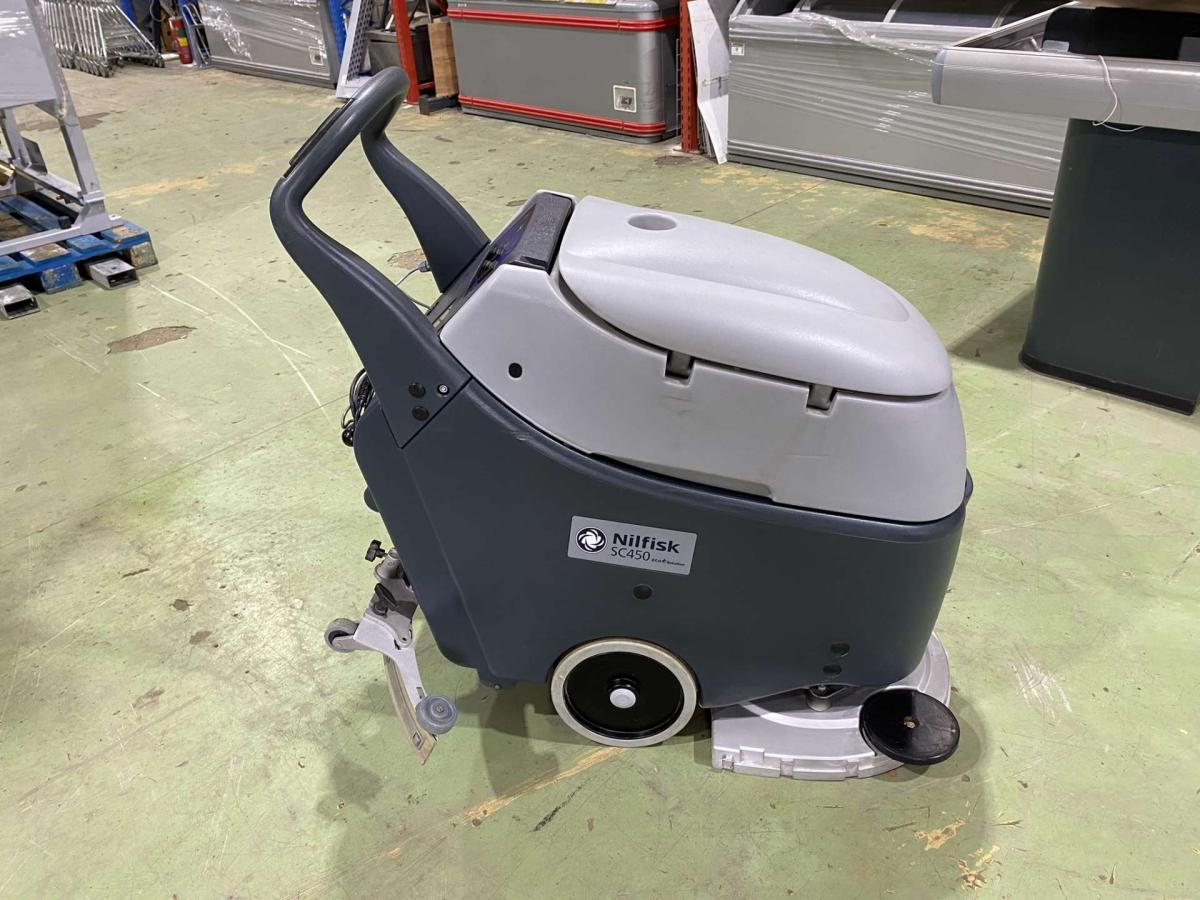NILFISK SC450 53 B padlótisztító 50%-os akkumlátorral – termékfotó hátulról