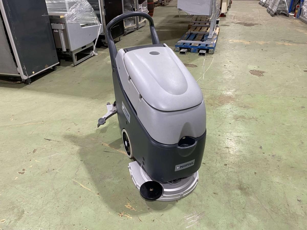 NILFISK SC450 53 B padlótisztító 50%-os akkumlátorral – termékfotó felülnézet