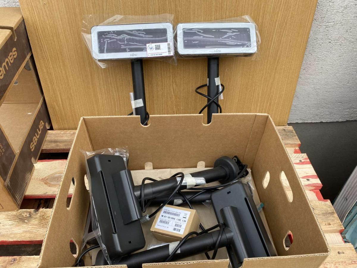 Fujitsu klienskijelző KD02906-1504 – termékfotó jobb oldalról