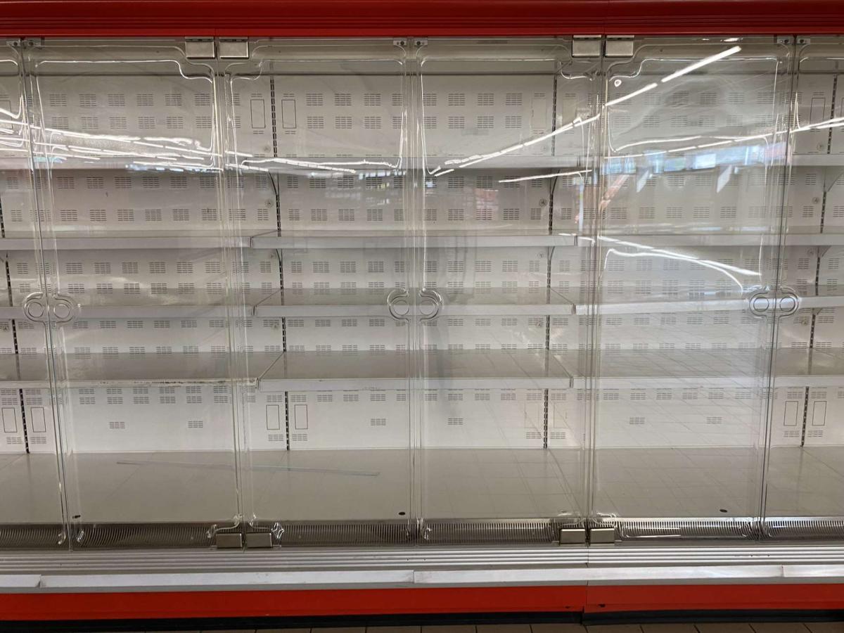 Fali ajtós hűtőregál- hűtőbútor, 10 méter – termékfotó bal oldalról