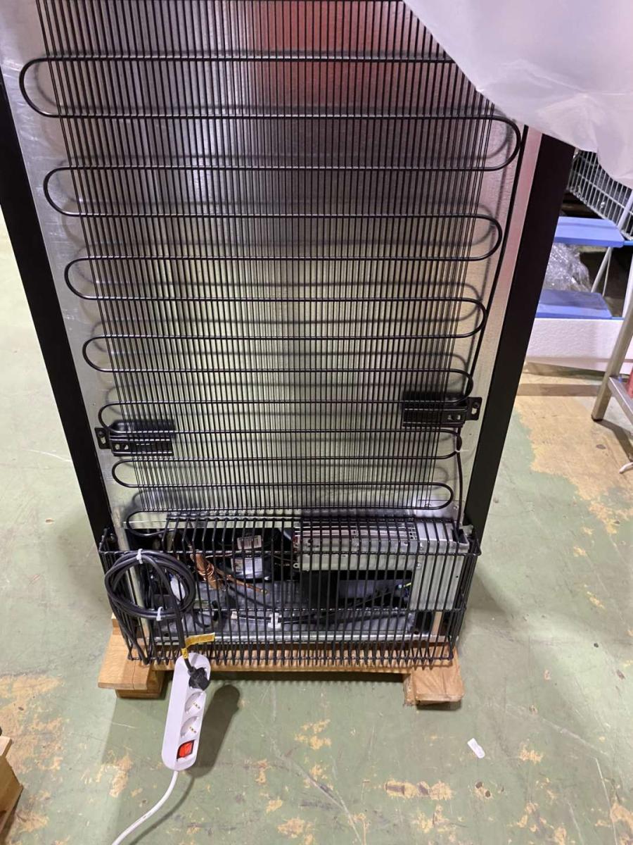 Új ECOCOLD KIWI 630 beépített aggregátoros hűtő (+) – termékfotó bal oldalról