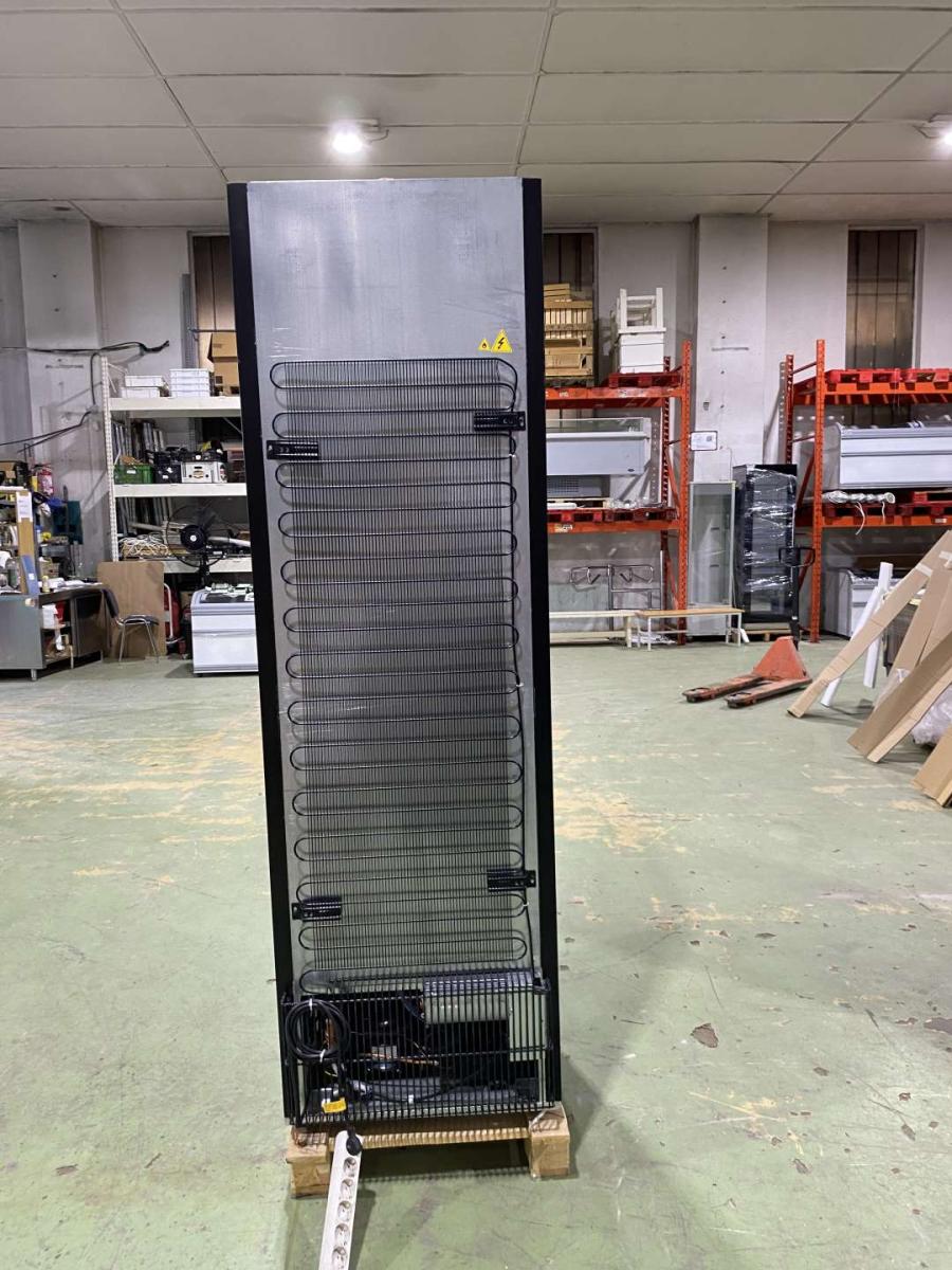 Új ECOCOLD KIWI 630 beépített aggregátoros hűtő (+) – termékfotó használat közben