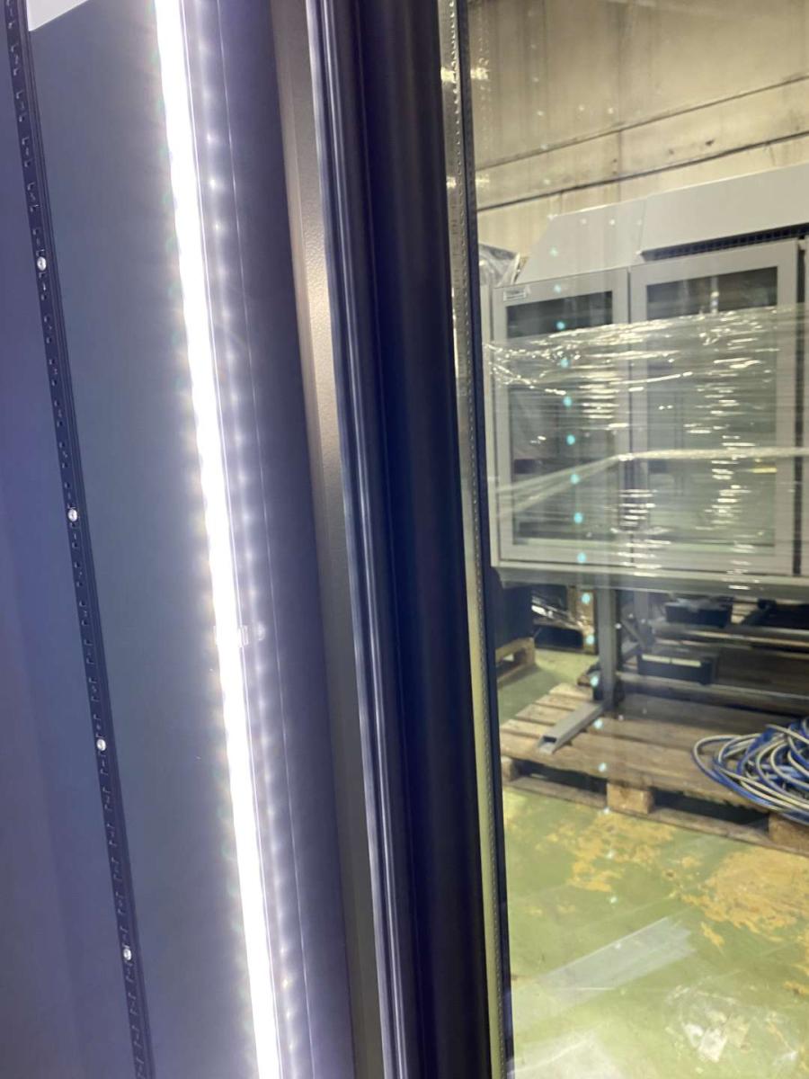 Új ECOCOLD KIWI 1270 2D beépített aggregátoros hűtő (+) – termékfotó bal oldalról