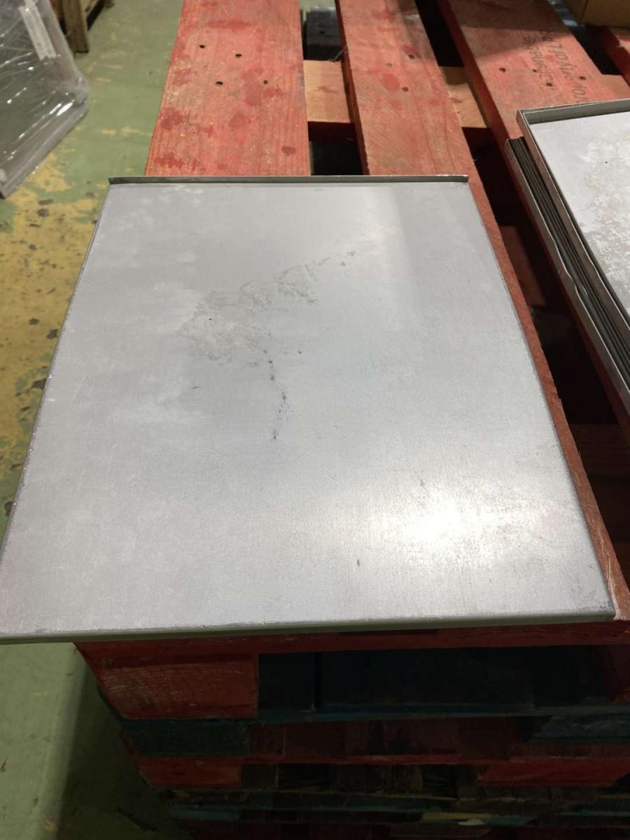 Sütőlemez 38*30 alumínium – termékfotó hátulról