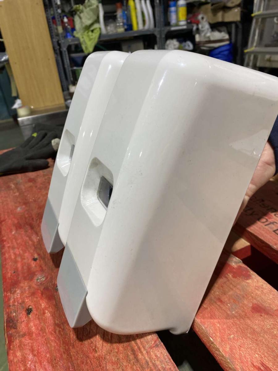 Folyékony szappanadagoló ÚJ! – termékfotó jobb oldalról