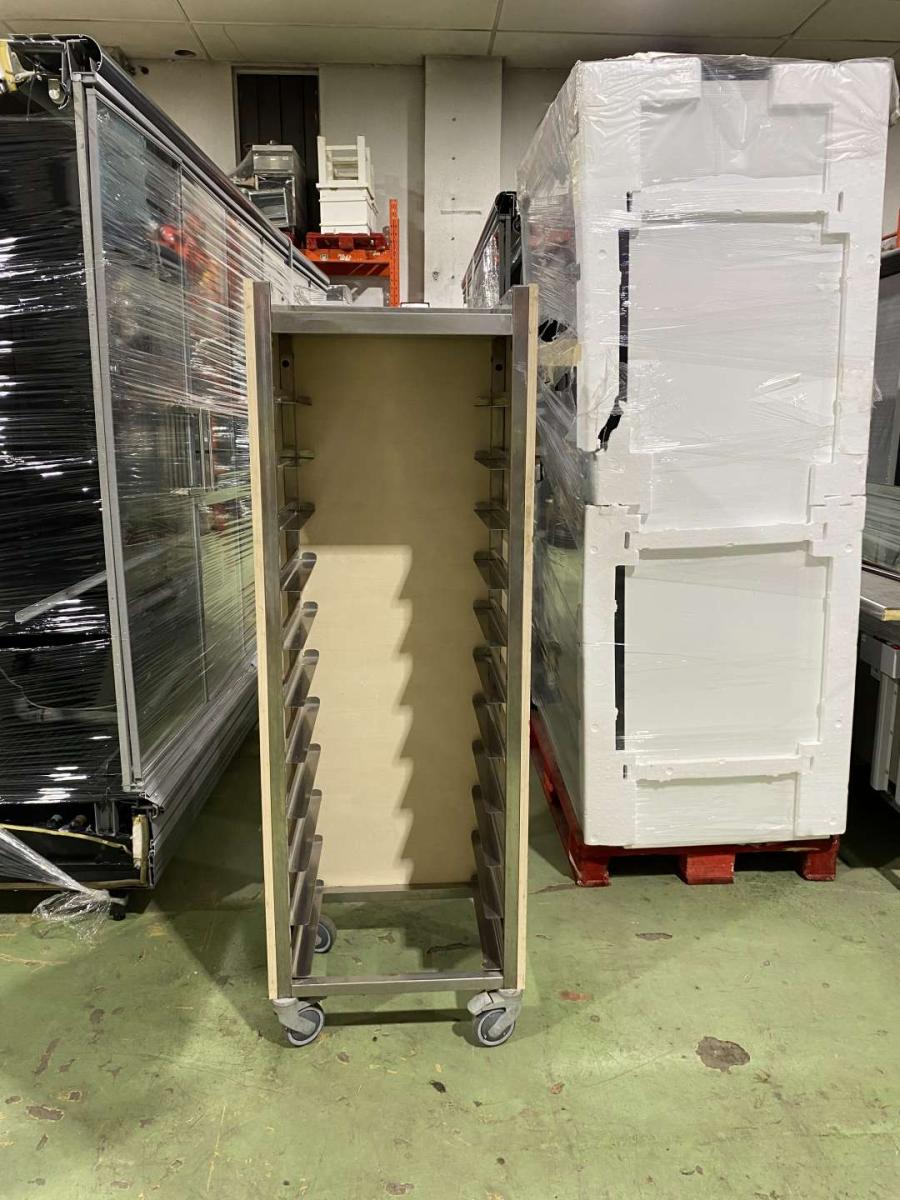 Rozsdamentes tálcaleszedő kocsi – termékfotó elölnézet