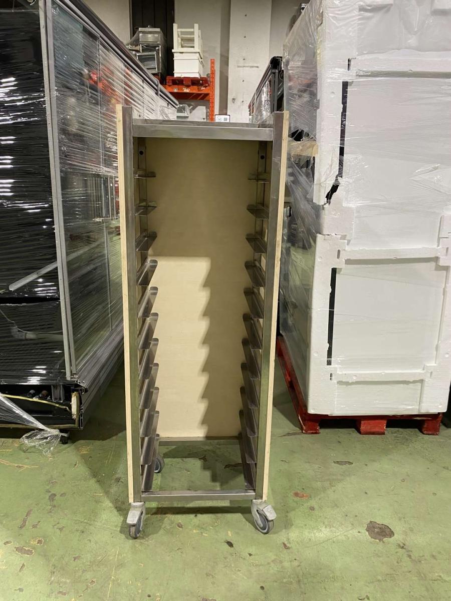 Rozsdamentes tálcaleszedő kocsi – termékfotó jobb oldalról