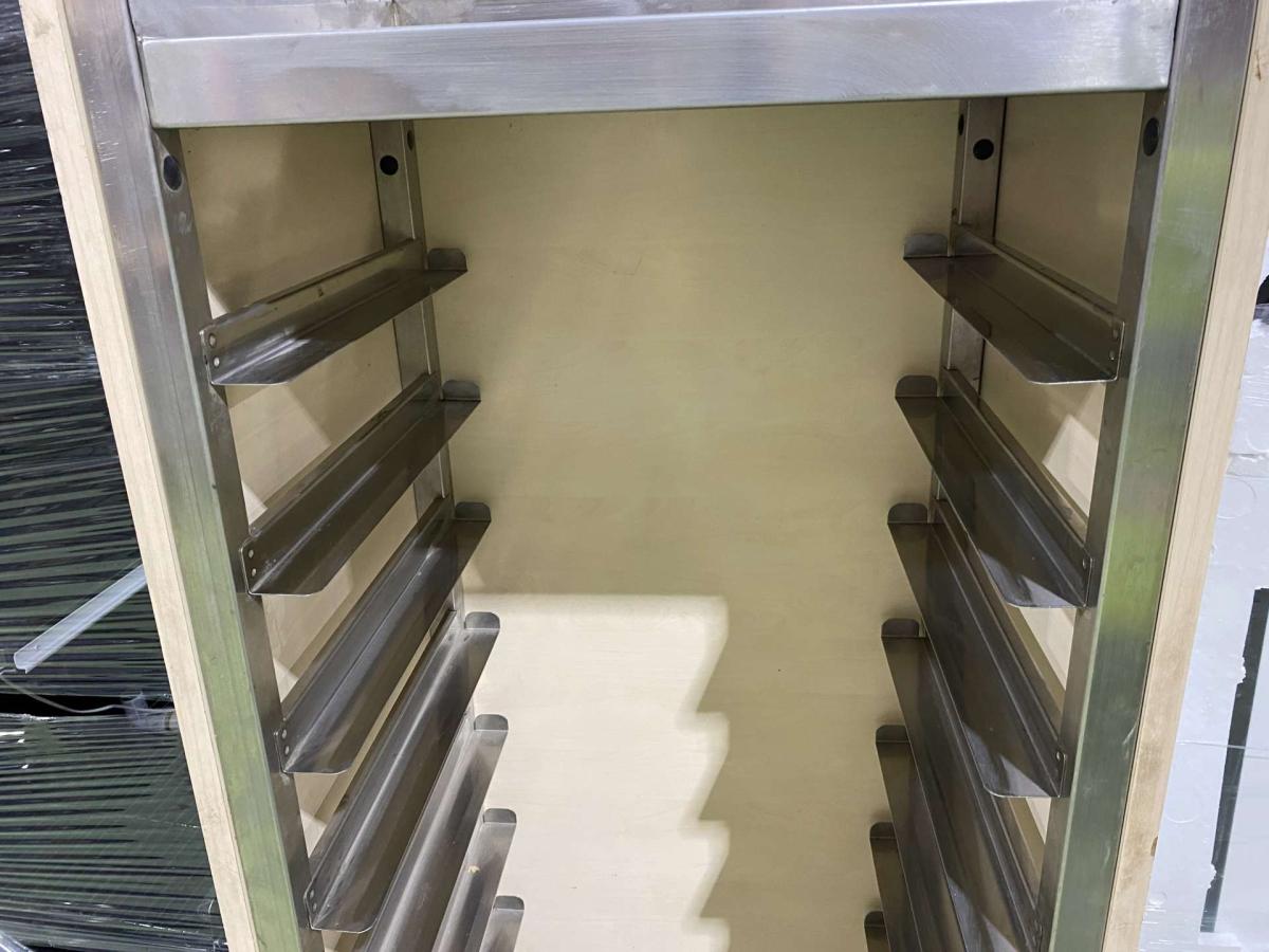 Rozsdamentes tálcaleszedő kocsi – termékfotó felülnézet