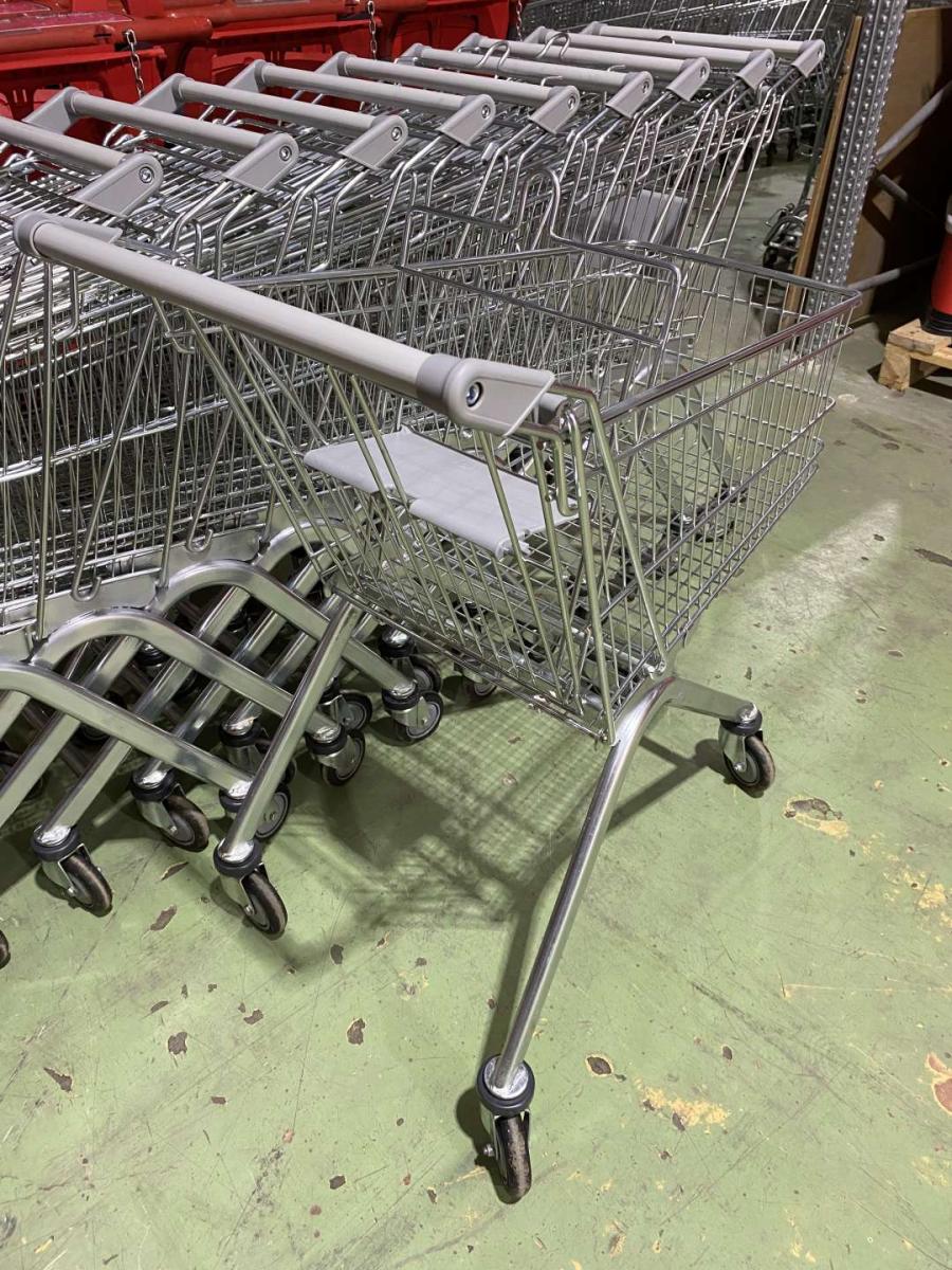 Felújított Wanzl EL 75 bevásárlókocsi szürke műanyagokkal – termékfotó alulnézet