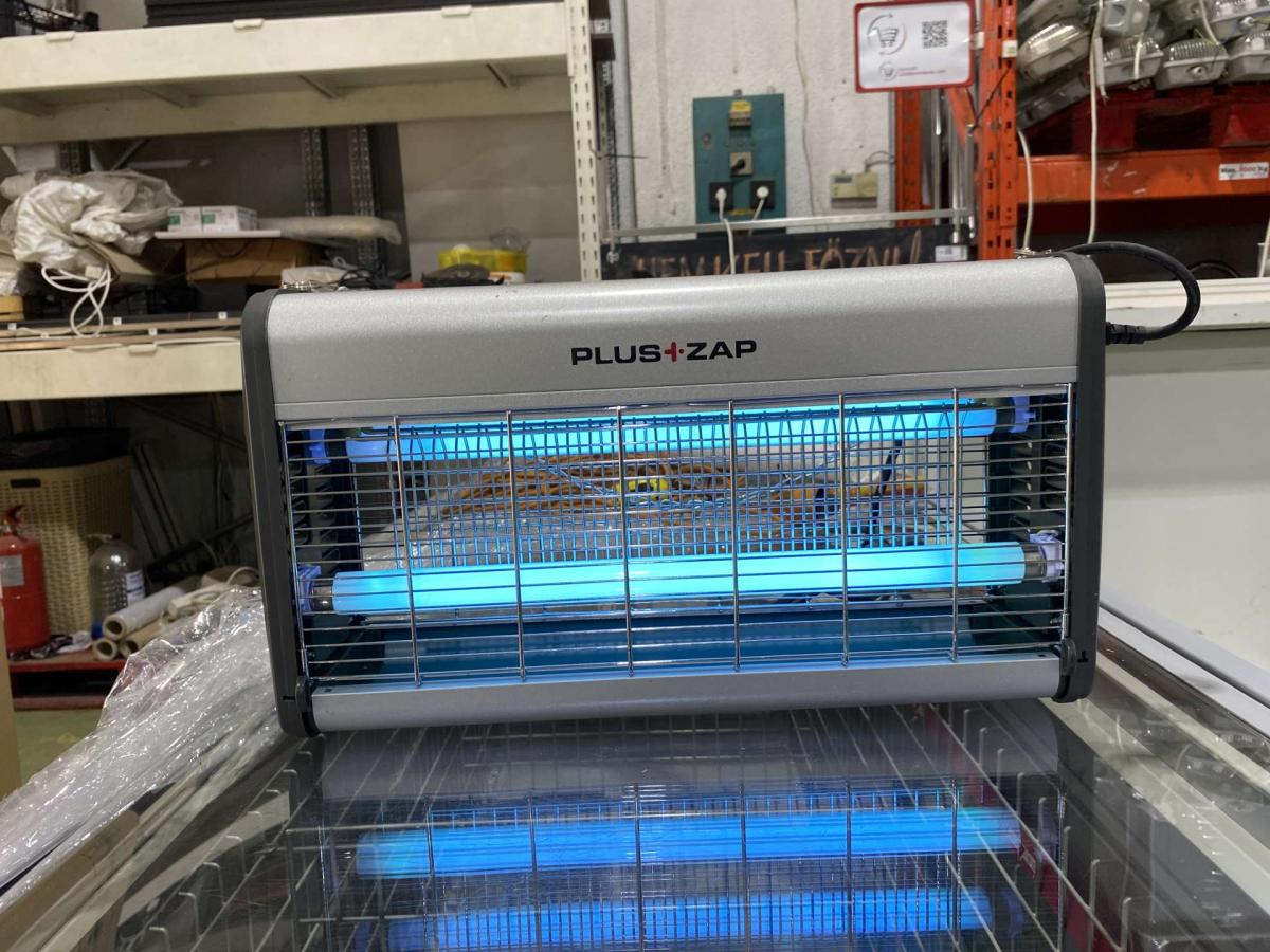 Plus Zap 30 rovarcsapda – termékfotó bal oldalról