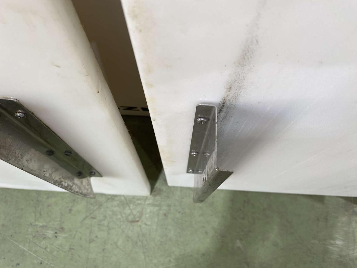 Csemegepultra helyezhető mérlegtartó, vagy szeletelőgép tartó – termékfotó részlet