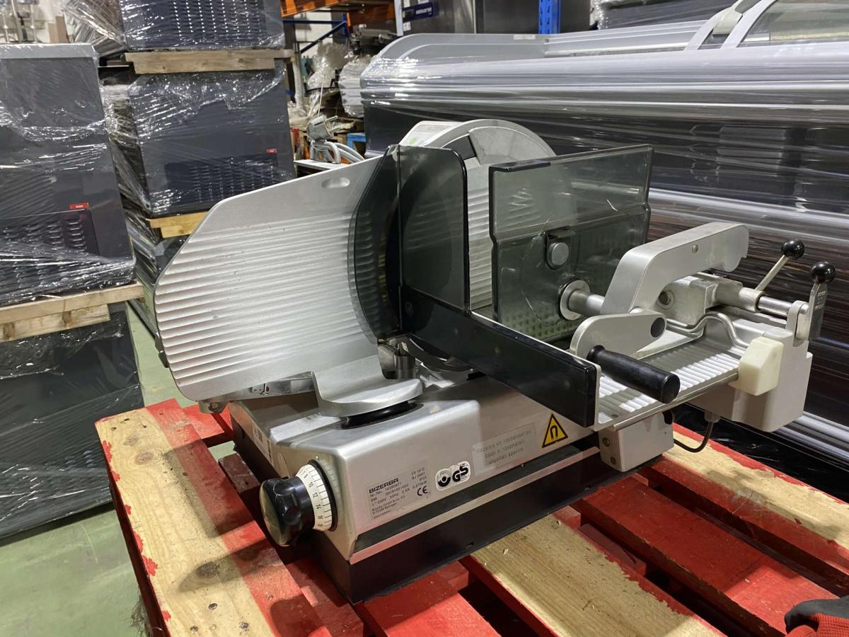 BIZERBA VS12 D szeletelő – termékfotó bal oldalról