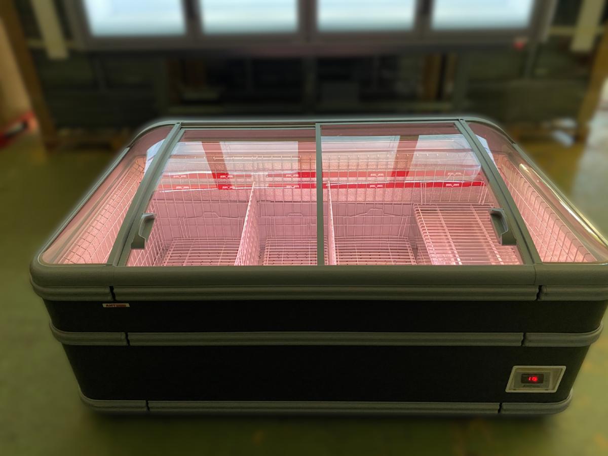 AHT MIAMI hűtőláda 185 szürke – termékfotó használat közben