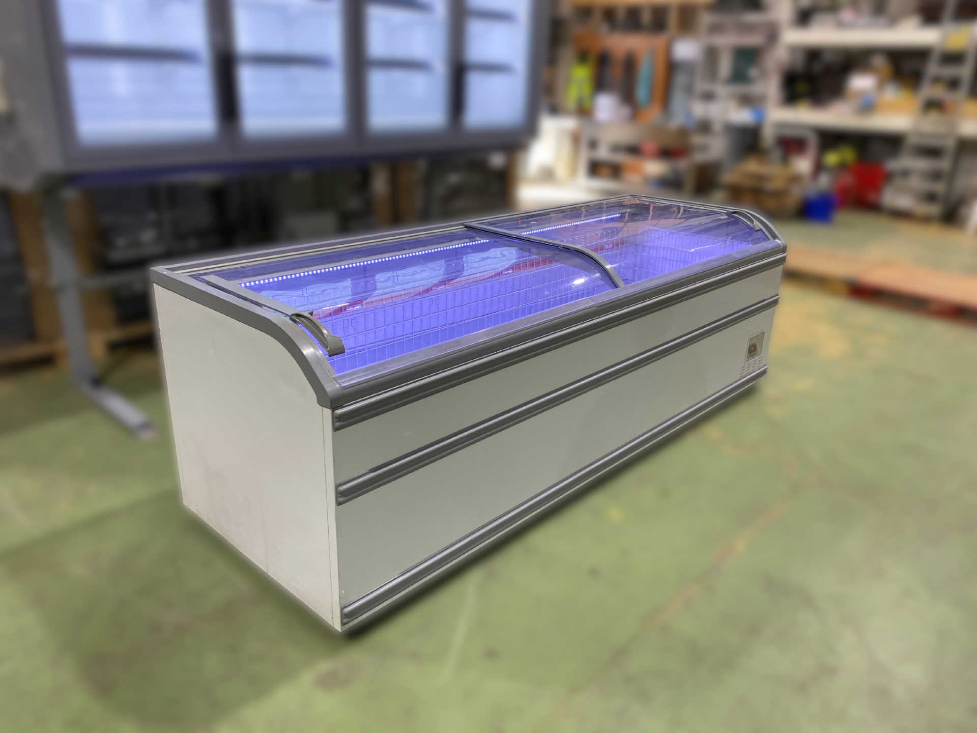 AHT MIAMI hűtőláda 250 fehér