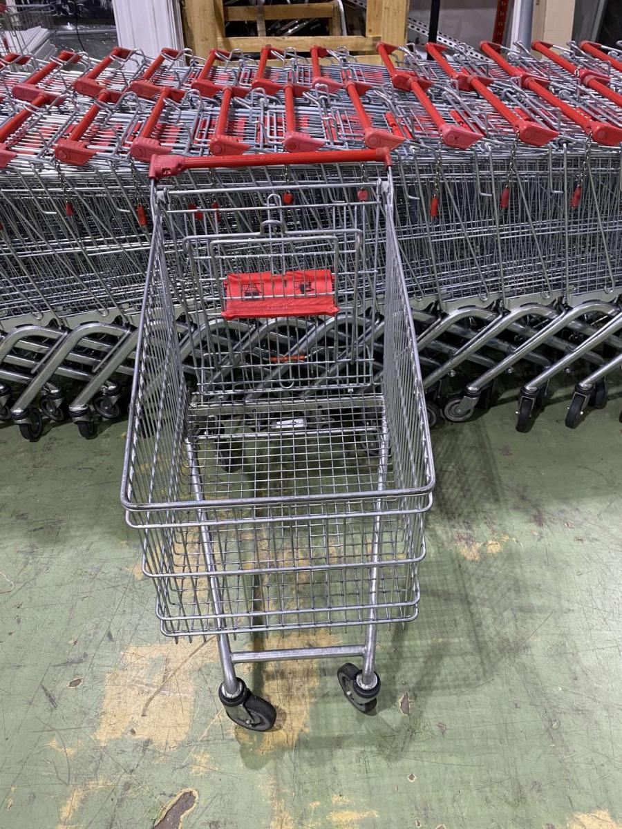 WANZL ELA 185 (ELX) bevásárlókocsi piros műanyagokkal – termékfotó bal oldalról