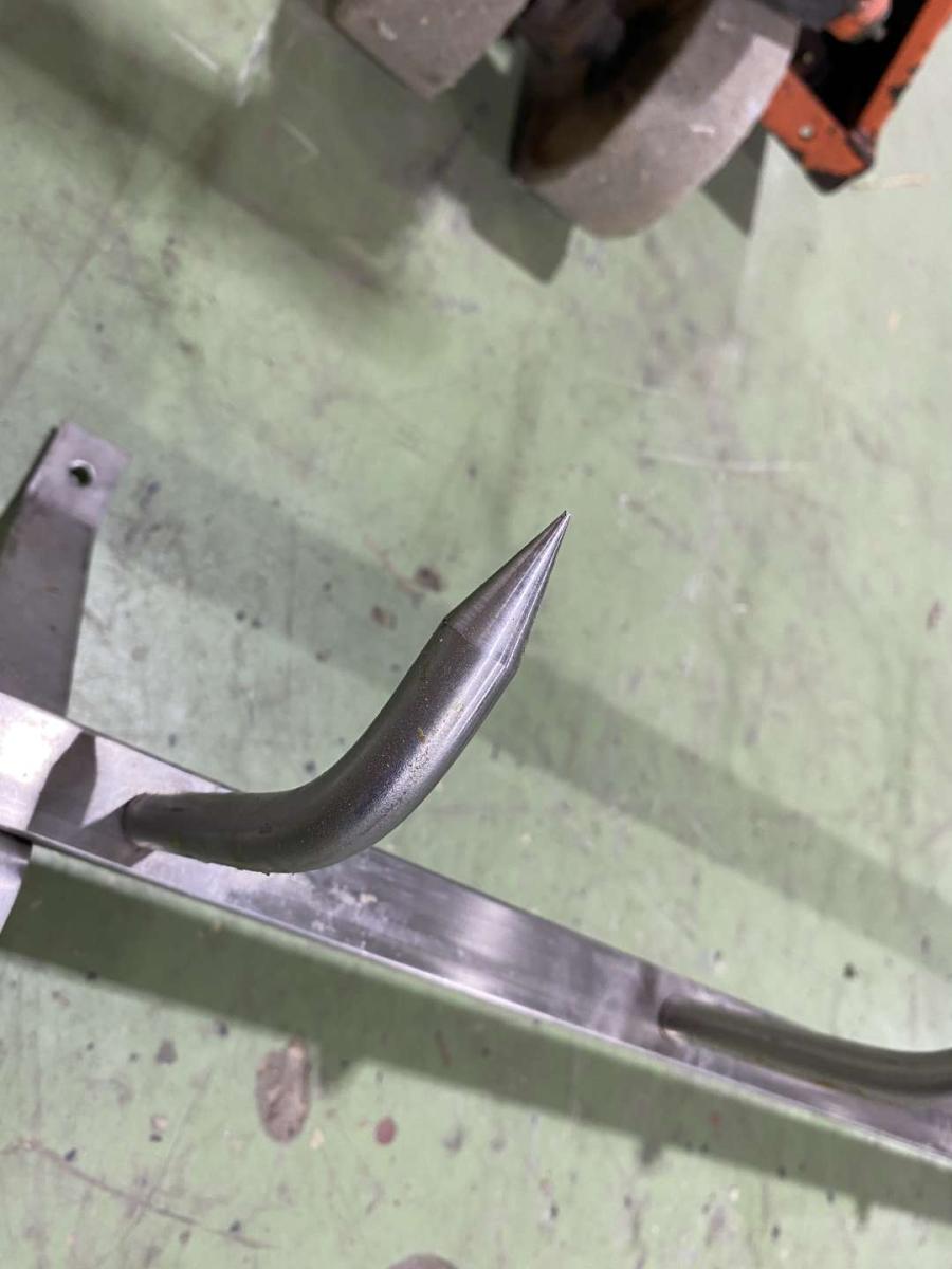 Rozsdamentes falra szerelhető rénvas 200 cm – termékfotó hátulról