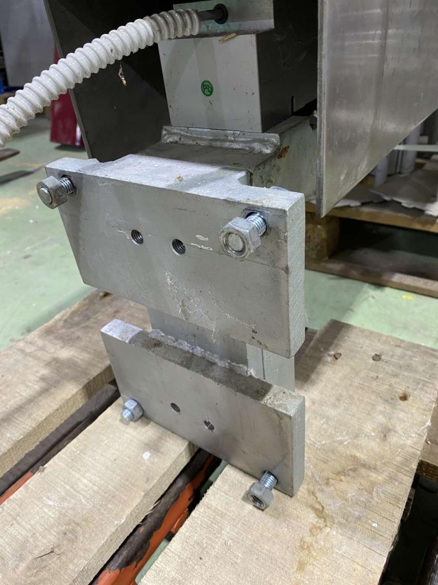 Összecsukható fali mérleg, mázsa rozsdamentes – termékfotó bal oldalról