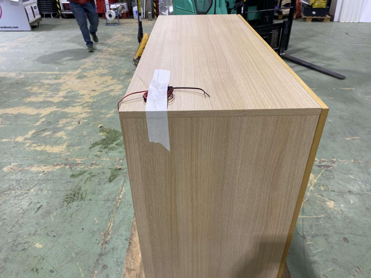 Kifli, zsemle felöntő, pékáruadagoló LED – termékfotó 45° nézet