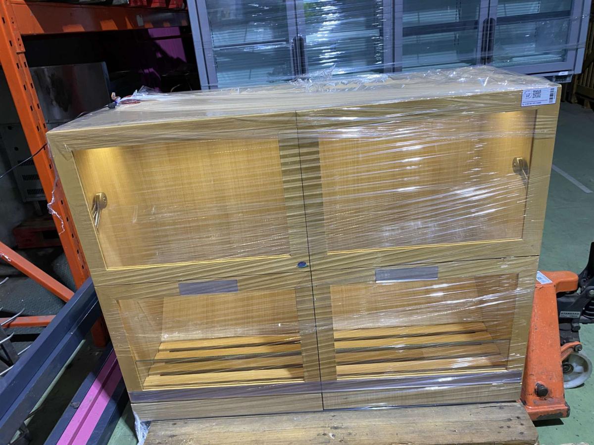 Kifli, zsemle felöntő, pékáruadagoló LED – termékfotó használat közben