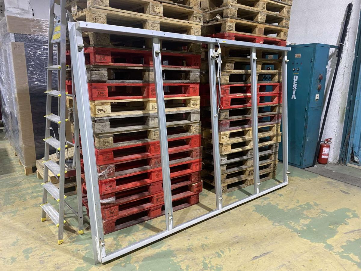 Épített hűtő, italhűtő üvegajtó 4 ajtós kerettel – termékfotó jobb oldalról