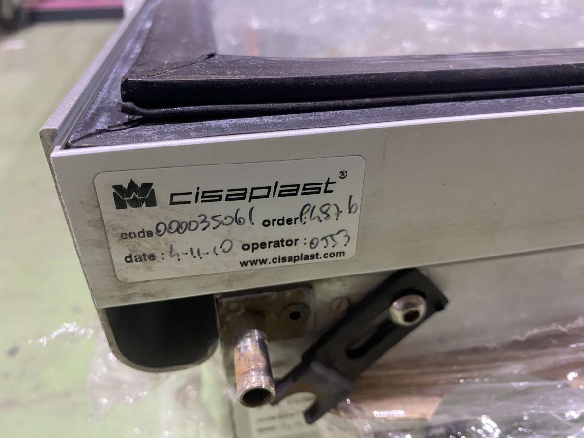 Épített hűtő, italhűtő üvegajtó 4 ajtós kerettel – termékfotó bal oldalról