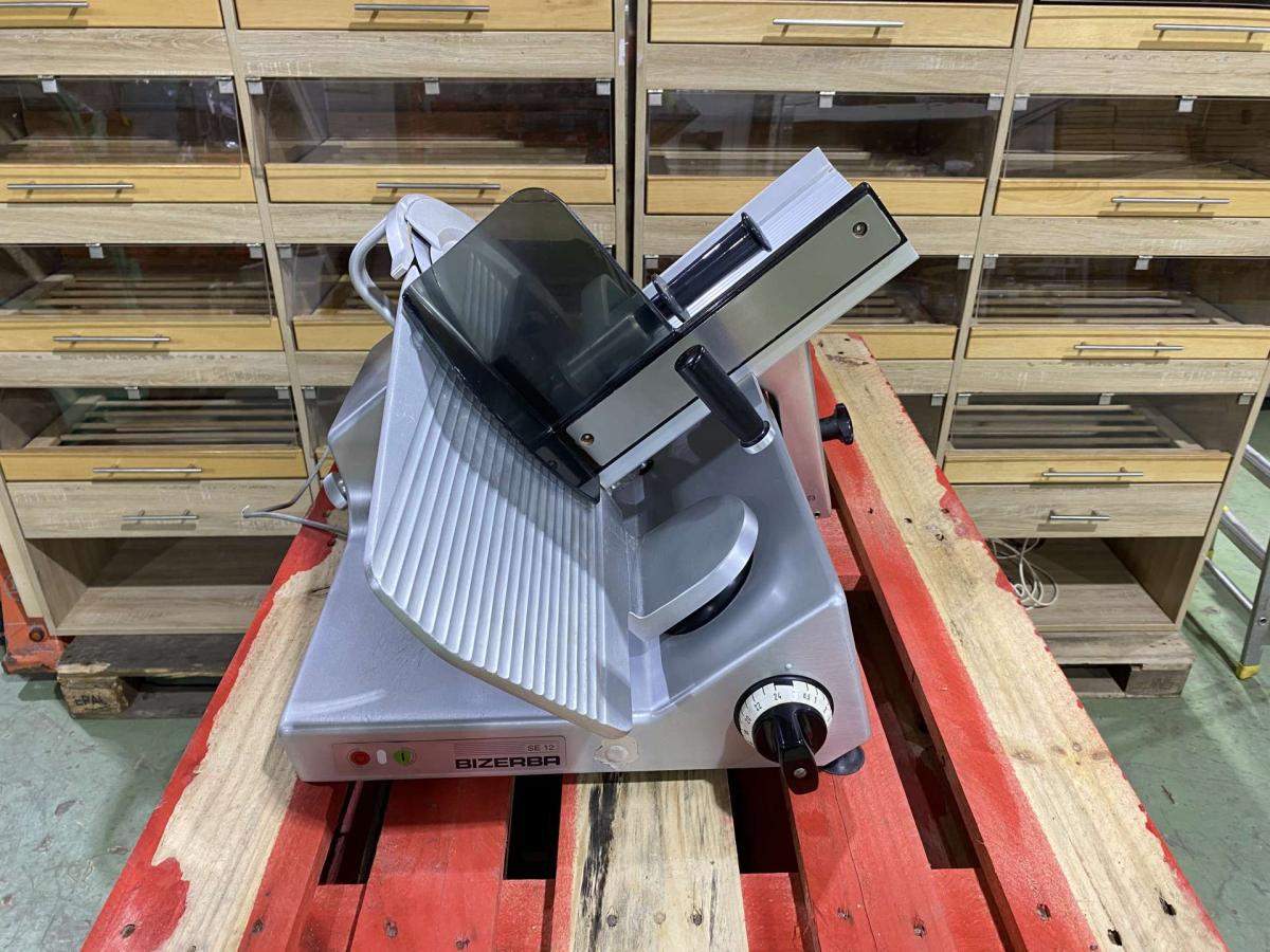 Bizerba SE 12 szeletelőgép – termékfotó elölnézet