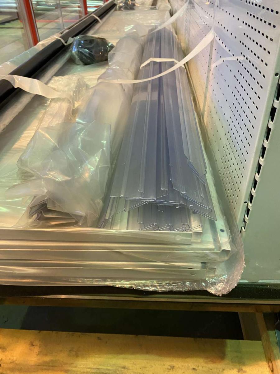 Új WSL - WANZL Horison falihűtő 3,75 méter – termékfotó alulnézet