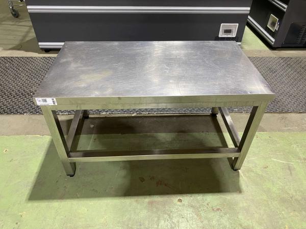 Rozsdamentes asztal, zsámoly