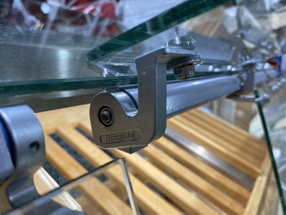 Pékárus állvány, önkiszolgáló, leheletvédős 125*93,5*172 – termékfotó alulnézet