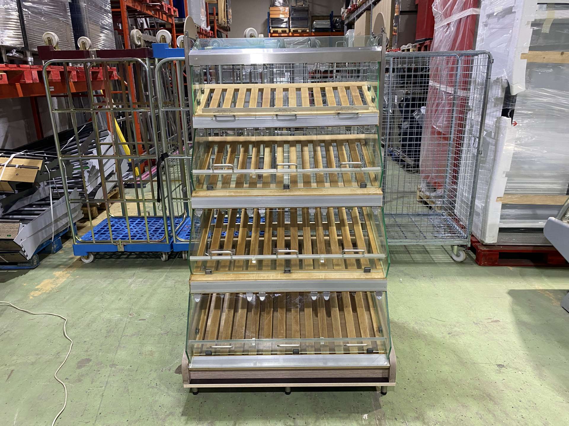 Pékárus állvány, önkiszolgáló, leheletvédős 105*93,5*180