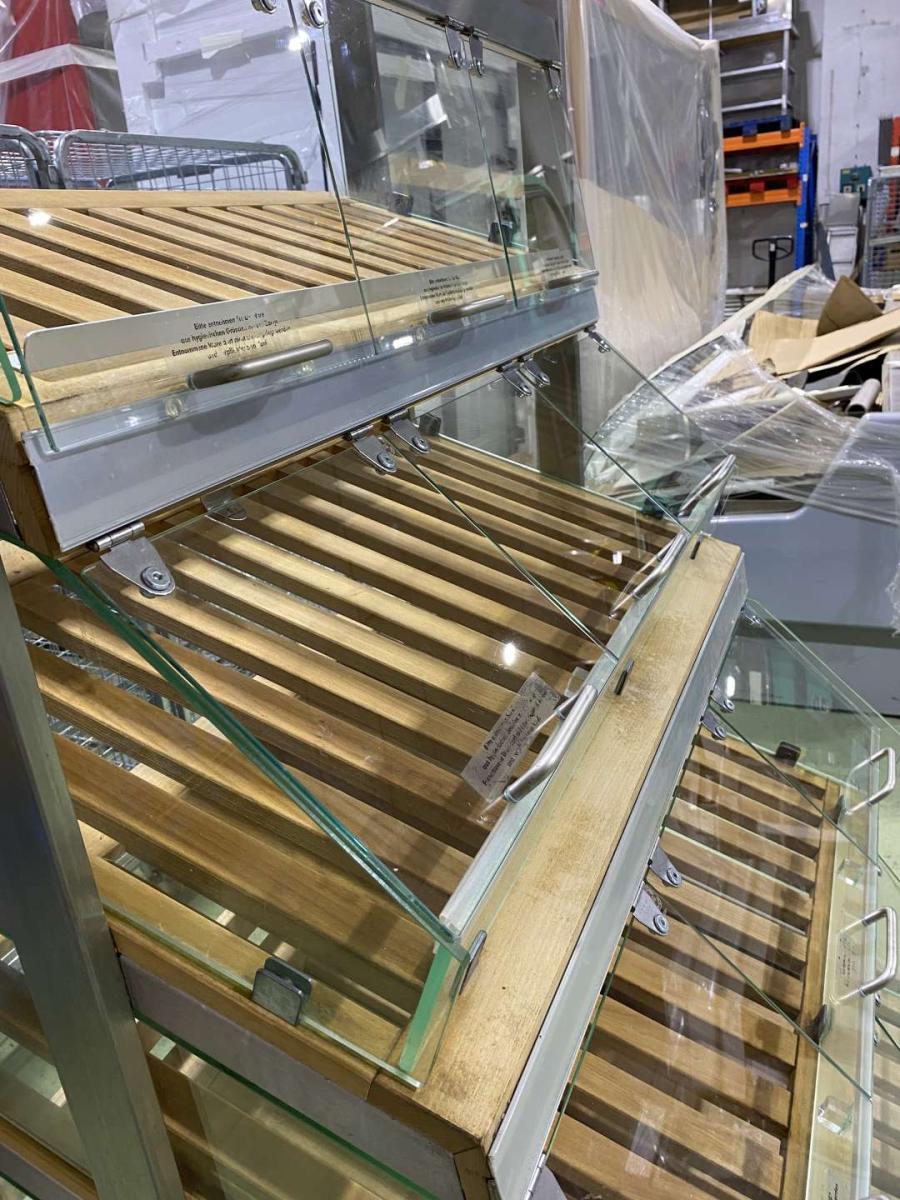 Pékárus állvány, önkiszolgáló, leheletvédős 105*93,5*180 – termékfotó 45° nézet