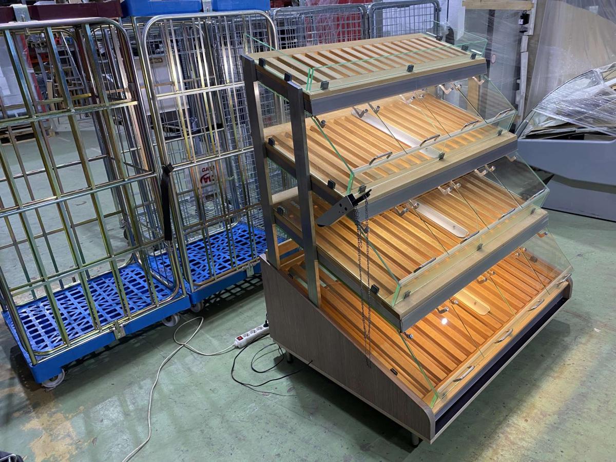 Pékárus állvány, önkiszolgáló, leheletvédős 125*93,5*152 – termékfotó hátulról