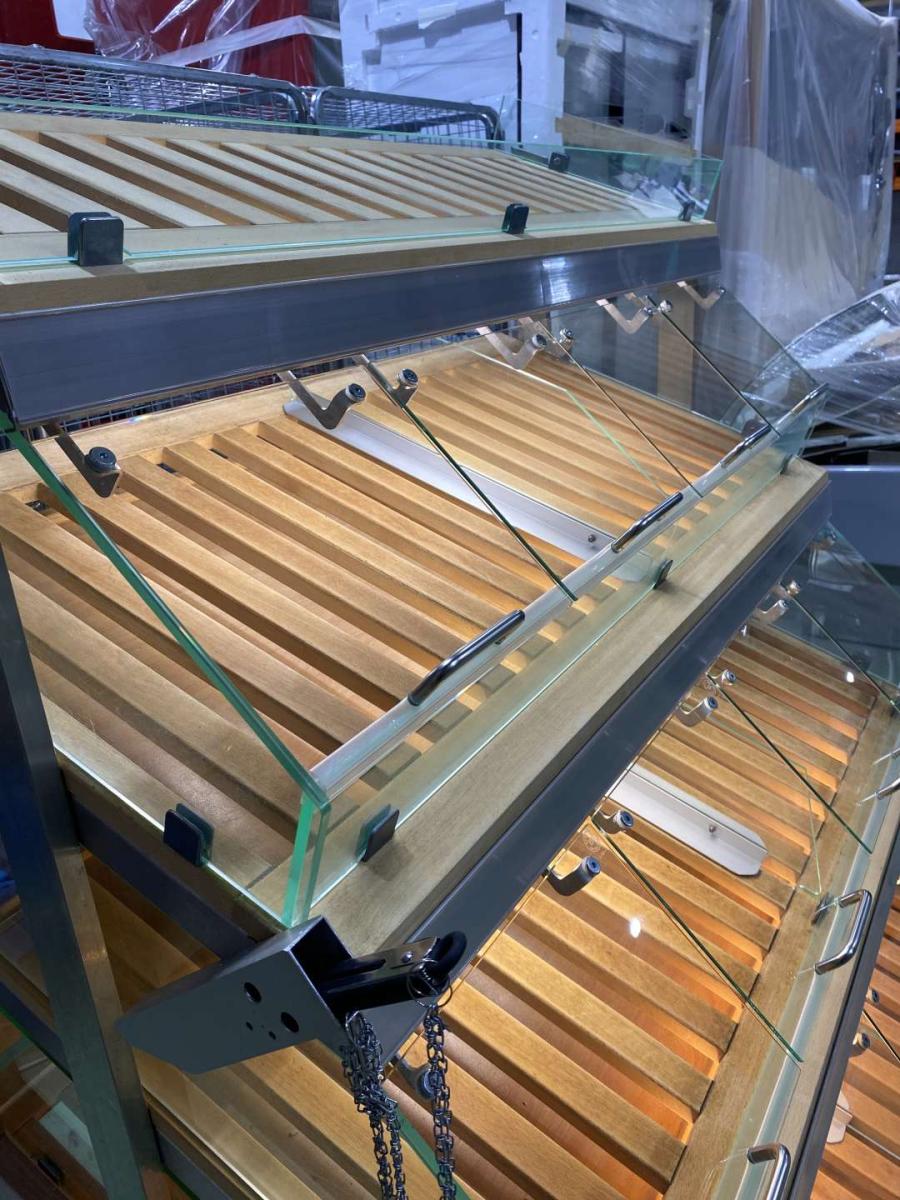 Pékárus állvány, önkiszolgáló, leheletvédős 125*93,5*152 – termékfotó bal oldalról