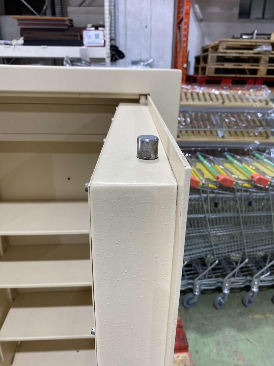 BOVAS biztonsági irat,- és értéktároló szekrény – termékfotó használat közben