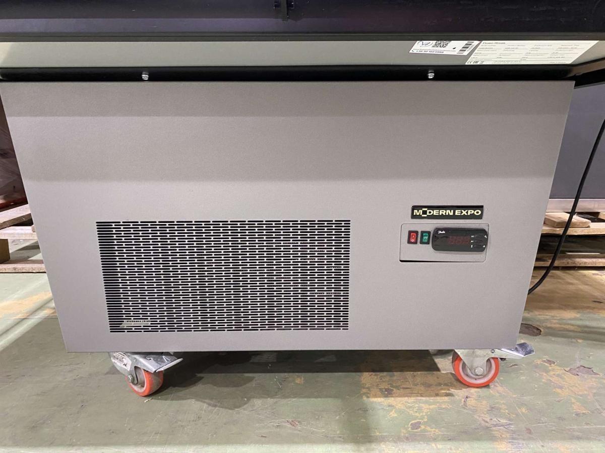 MODERN EXPO Promóciós hűtősziget 138*106 (120*80) – termékfotó bal oldalról