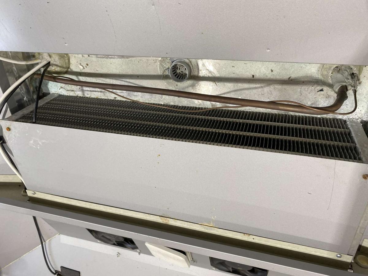 MODERN EXPO Promóciós hűtősziget 138*106 (120*80) – termékfotó 45° nézet