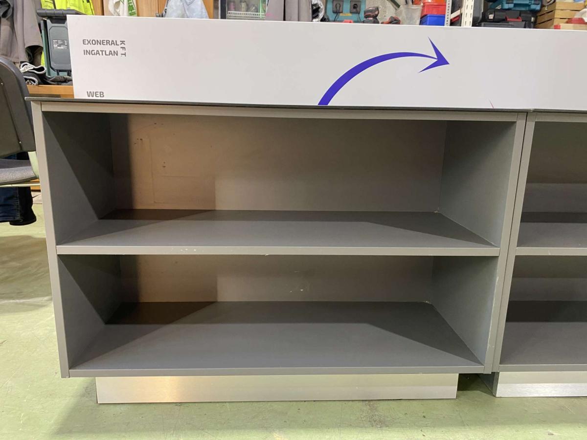 Elpakoló pult, szerkény tárolóval – termékfotó hátulról