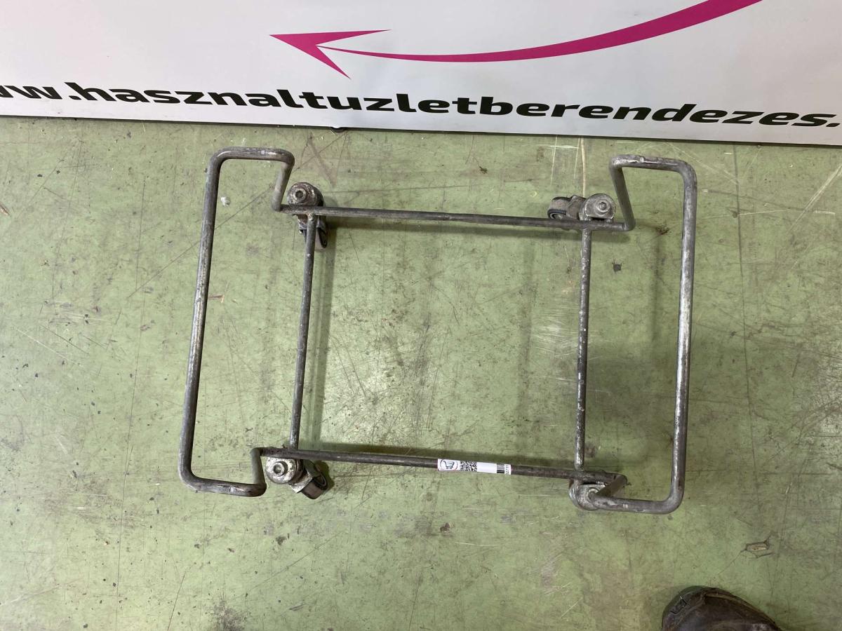 Gurulós kosártartó – termékfotó jobb oldalról