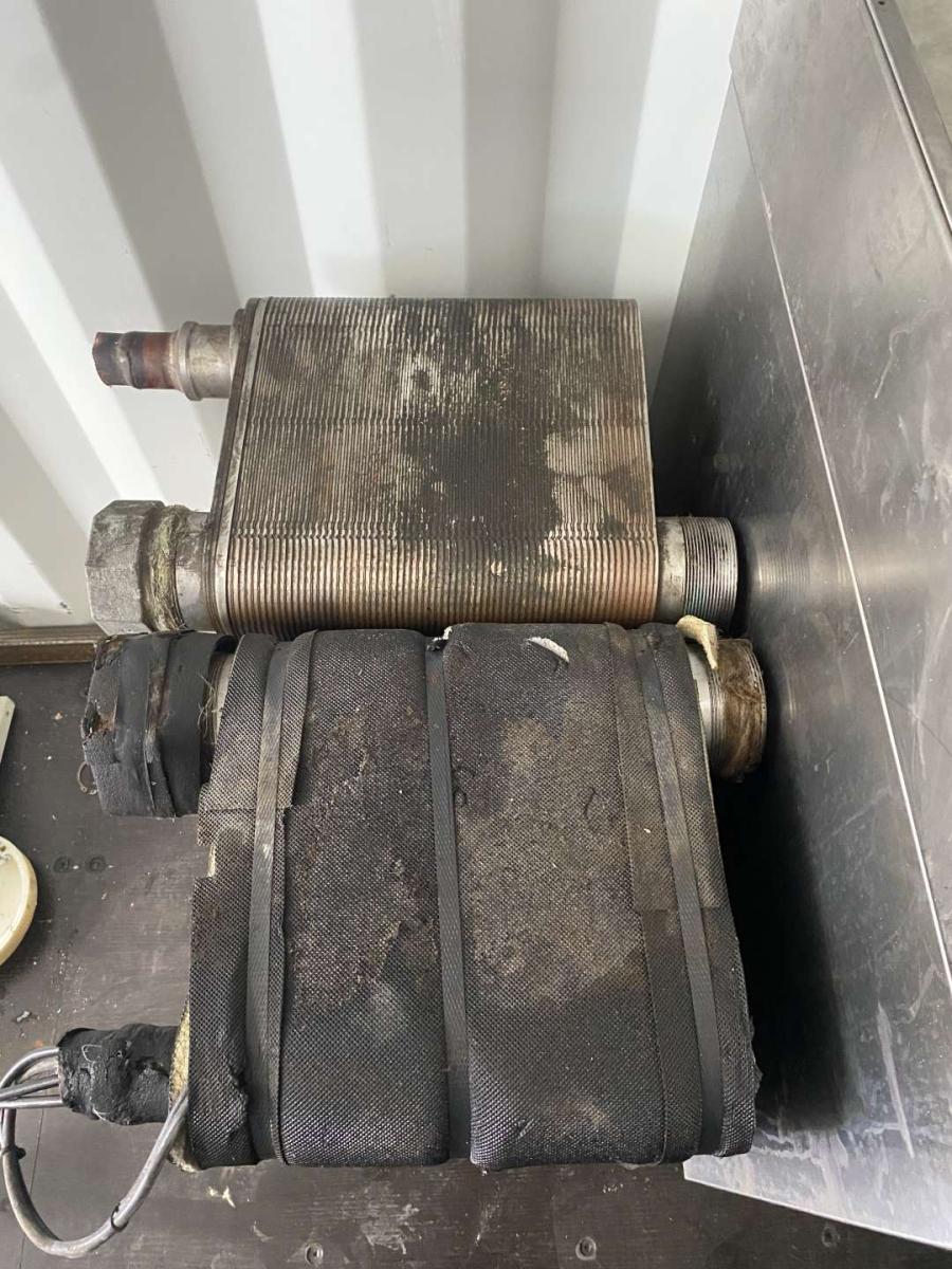 Lemezes hőcserélő SWEP B400 – termékfotó hátulról