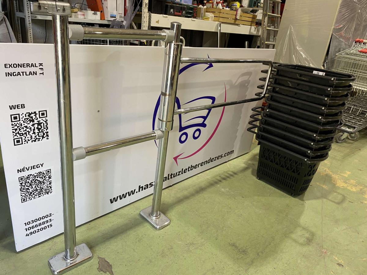 Vevőbeengedő, mechanikus kapu – termékfotó elölnézet