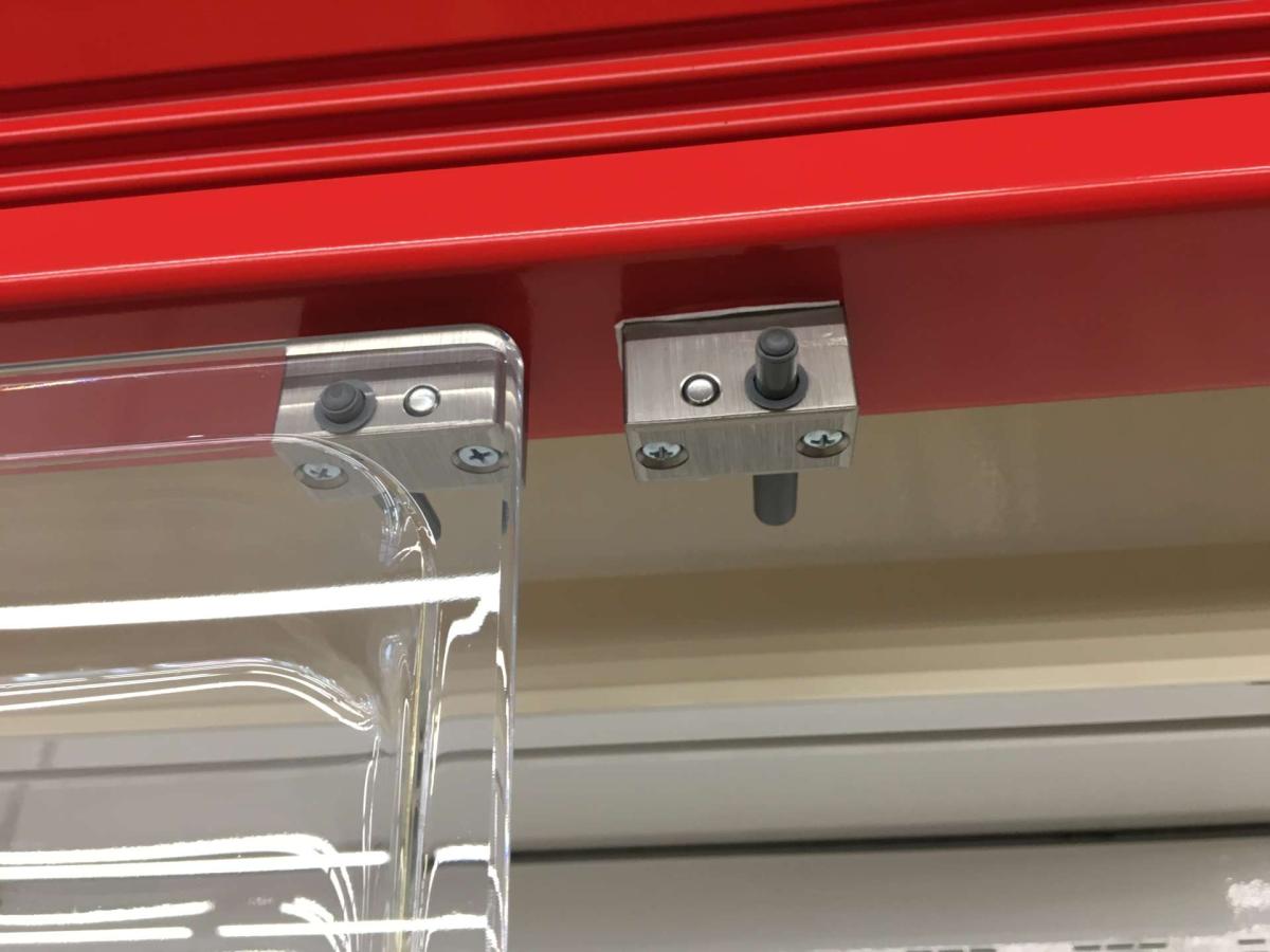 Fali ajtós hűtőregál- hűtőbútor, 3,75 méter – termékfotó 45° nézet