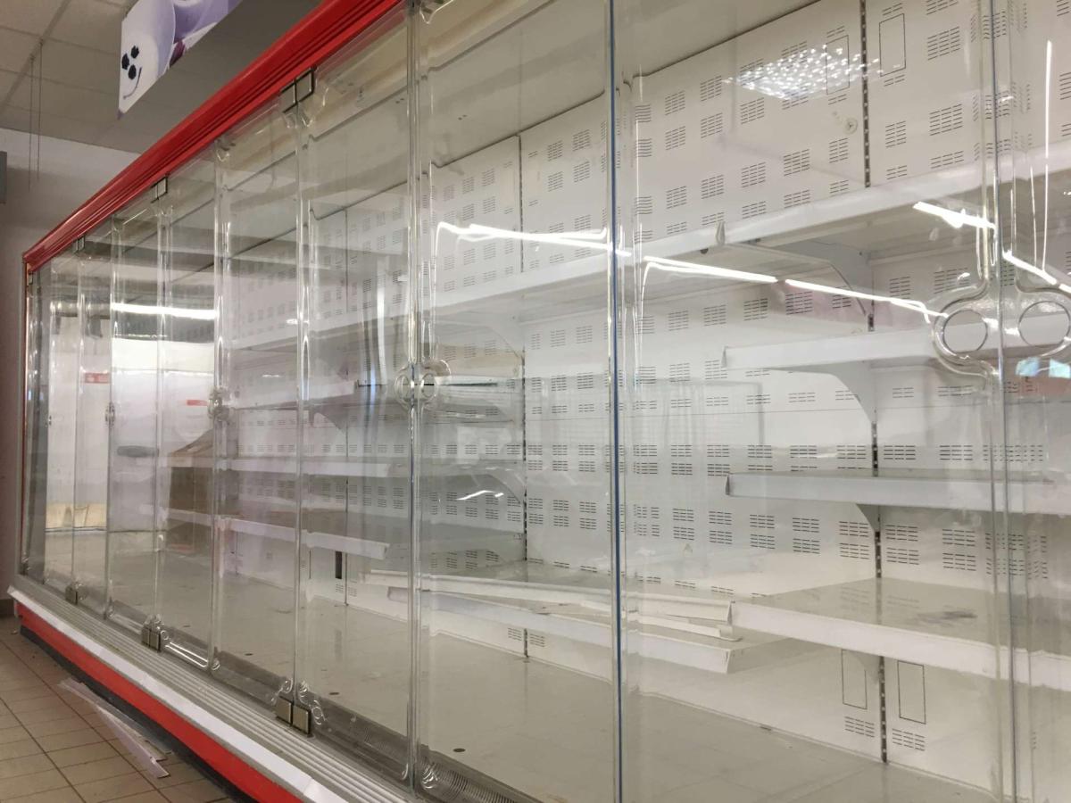 Fali ajtós hűtőregál- hűtőbútor, 2,5 méter – termékfotó bal oldalról